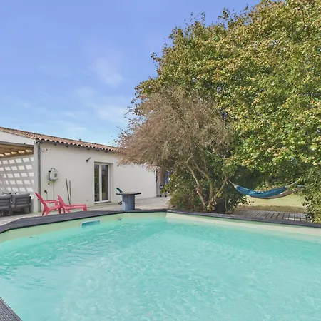 Maison Piscine & Grand Jardin Face Aux Chevaux Vakantiehuis *