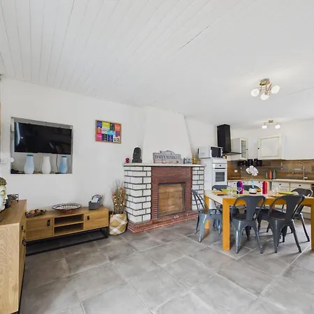 Maison Piscine & Grand Jardin Face Aux Chevaux Angles (Vendee)